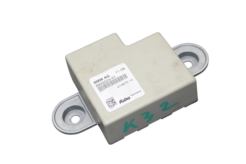 Load image into Gallery viewer, 10-16 BMW 535i 550i F07 GT Antenna Amplifier AMP Module Unit 6935024 Oem
