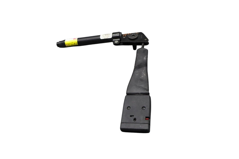 Load image into Gallery viewer, 15-20 Hyundai Genesis Front Right Passenger Side Seat Belt Seatbelt Buckle Oem
