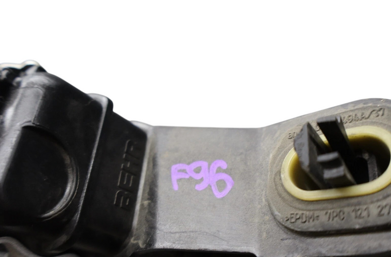 Load image into Gallery viewer, 11-17 Volkswagen VW Touareg Engine Water Cooling Radiator 95810613210 Oem

