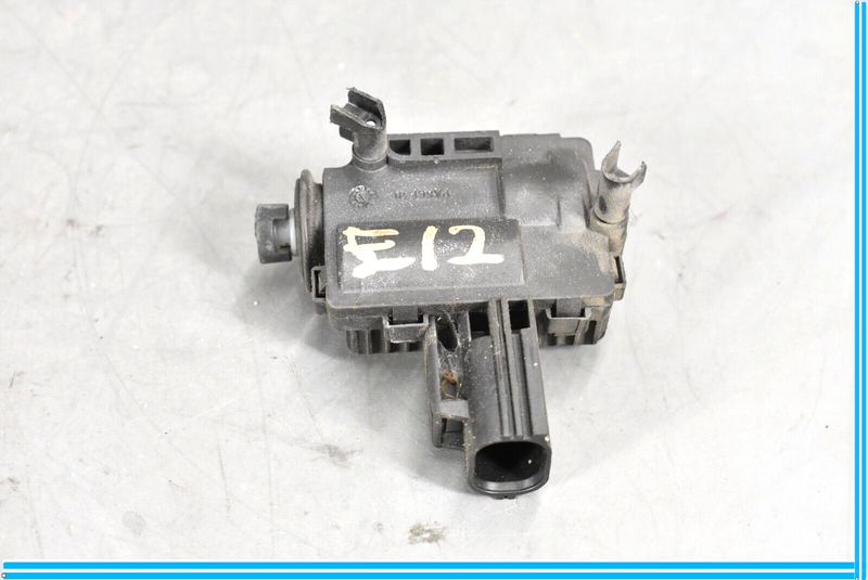 Load image into Gallery viewer, 10-18 Jaguar XJ XJL Fuel Door Lid Lock Latch Actuator Motor Oem
