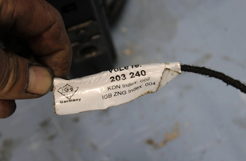 Load image into Gallery viewer, 07-10 BMW 328i Front Right Side Seat Lower Frame Track Rail W/ Motor 8267392 OEM
