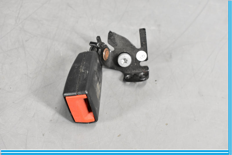 Load image into Gallery viewer, 12-18 Mercedes CLS550 W218 Rear Left Driver Side Seat Belt Buckle Oem
