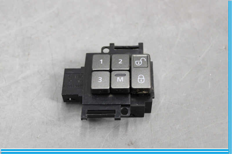 Load image into Gallery viewer, 10-13 Land Rover Range Rover Sport Front Left Side Door Handle Switch Oem
