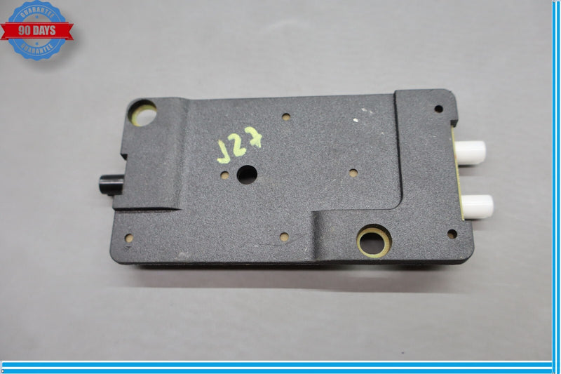 Load image into Gallery viewer, 03-11 Mercedes CLS550 E350 Antenna Amplifier Booster 2118208689 Oem
