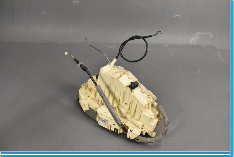Load image into Gallery viewer, 07-13 Mercedes S550 S600 Rear Right Side Keyless Door Lock Latch Actuator Oem
