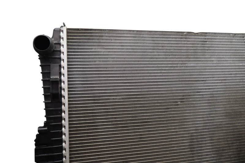Load image into Gallery viewer, 11-17 Volkswagen Touareg Engine Water Cooling Radiator Assembly 7P0121253 Oem
