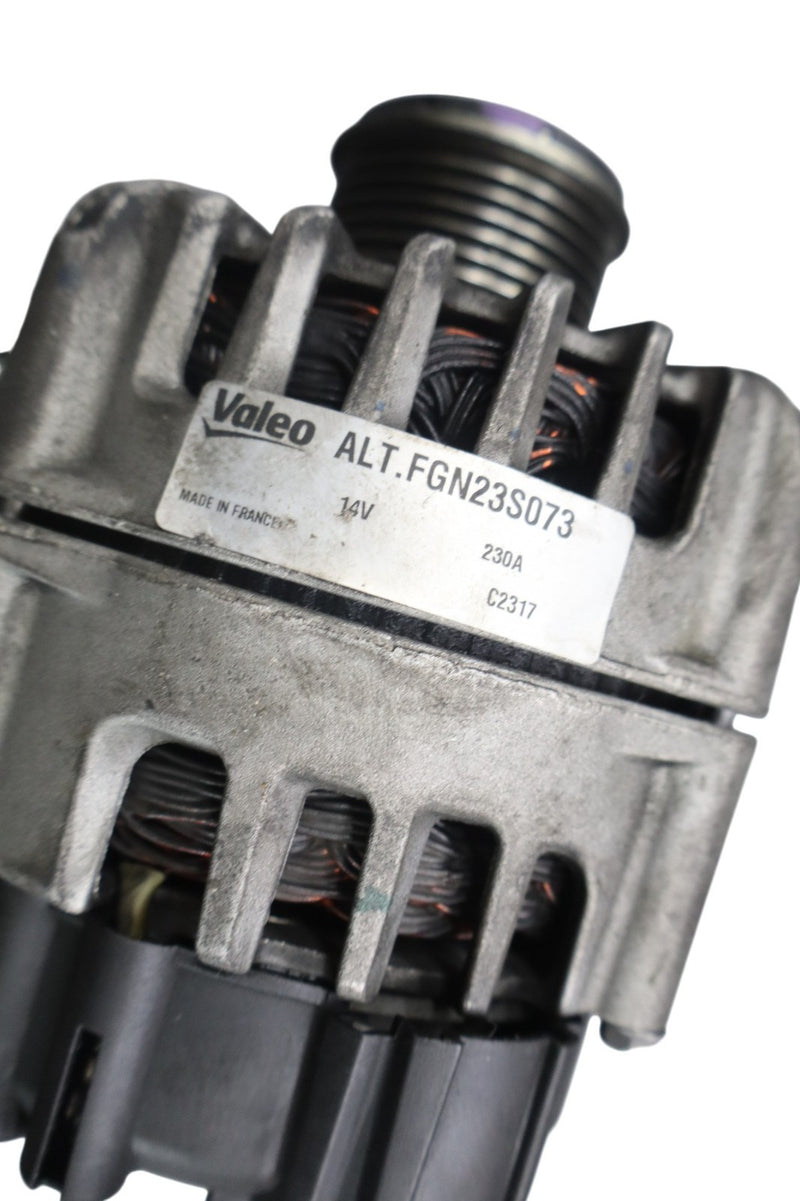Load image into Gallery viewer, 11-18 Porsche Cayenne 958 Engine Alternator Generator 14W 220 Amp Valeo Oem
