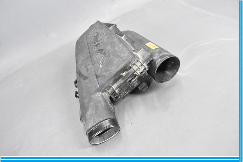 Load image into Gallery viewer, 12-16 Mercedes CLS550 CLS500 Right Passenger Side Air Intake Cleaner Box Oem
