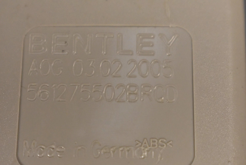 Load image into Gallery viewer, 03-06 Bentley Continental GT Coupe Front Right Side Seat Belt Buckle Black OEM
