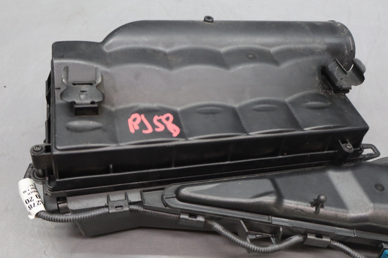 Load image into Gallery viewer, 11-19 Mercedes W218 CLS63 AMG Right Passenger Side Air Intake Cleaner Box Oem
