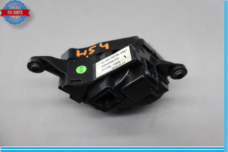 Load image into Gallery viewer, 11-13 Hyundai Equus SIG Steering Wheel Cruise Audio Radio Control Switch Oem
