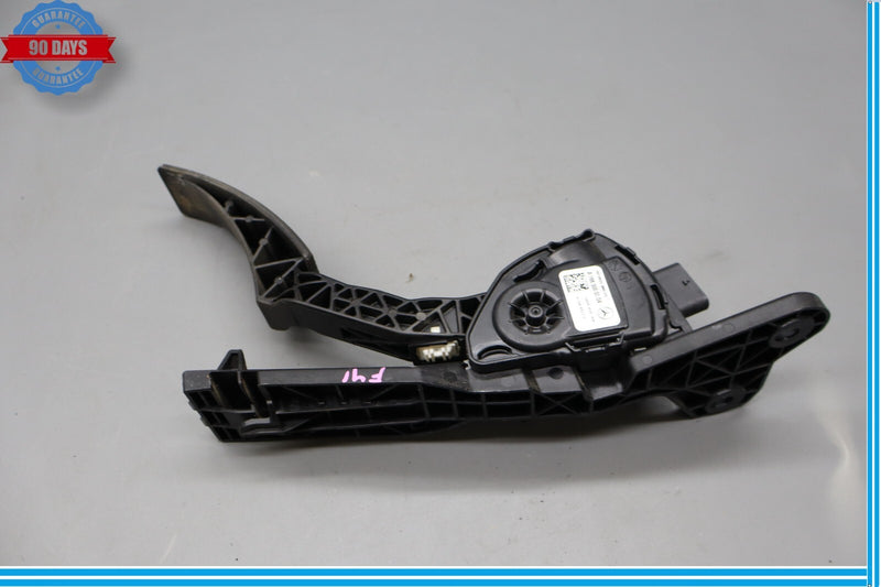 Load image into Gallery viewer, 12-19 Mercedes W166 ML350 GL450 GL550 Gas Throttle Pedal Accelerator Oem
