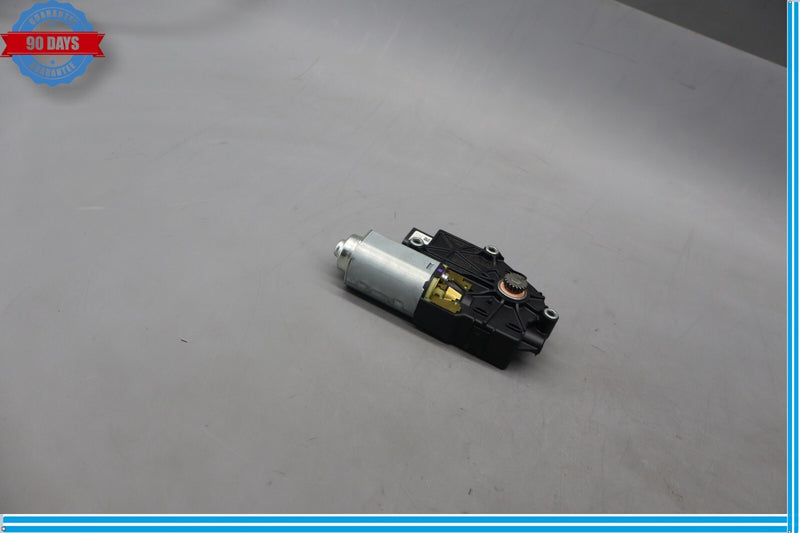 Load image into Gallery viewer, 14-17 Maserati Ghibli S Sunroof Sun Roof Motor Regulator 673000063 Oem
