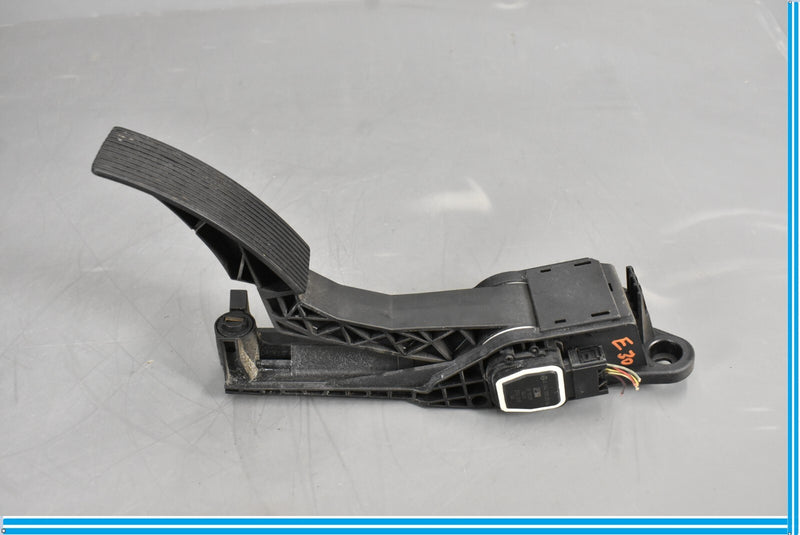 Load image into Gallery viewer, 06-12 Mercedes W164 GL550 GL450 Front Gas Throttle Pedal Accelerator Oem
