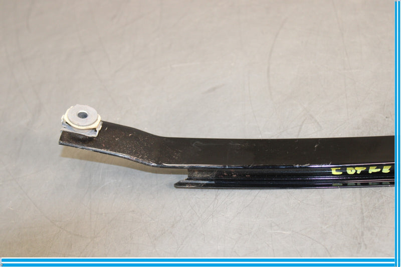 Load image into Gallery viewer, 10-16 Mercedes E350 E550 Rear Right Quarter Glass Division Bar Molding Oem
