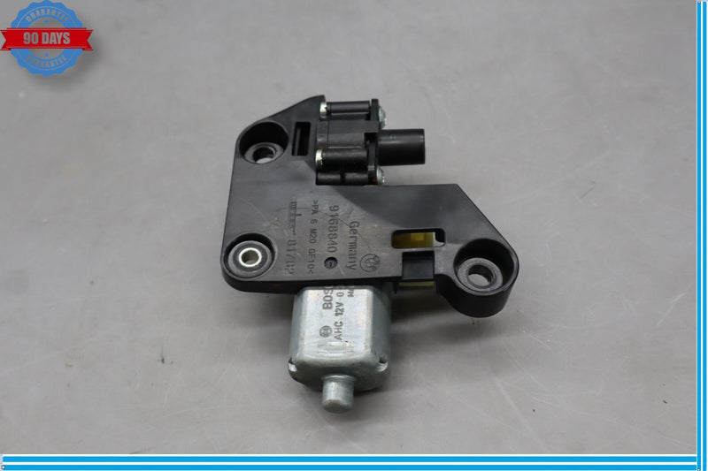 Load image into Gallery viewer, 09-12 BMW 740i 750i Rear Right Passenger Door Window Sun Shade Blind Motor Oem

