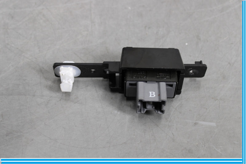 Load image into Gallery viewer, 11-17 Infiniti QX56 QX80 Front Or Rear Heated Seat Control Switch Button Oem
