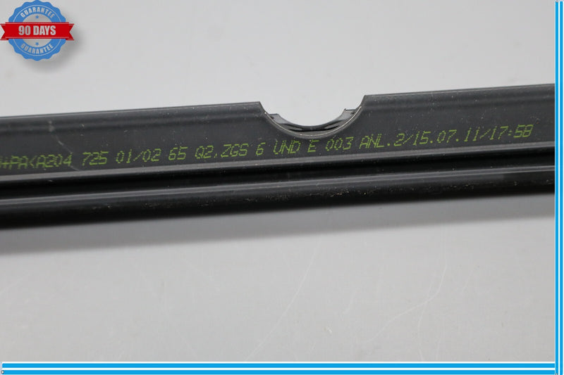 Load image into Gallery viewer, 08-14 Mercedes W204 C350 Front Right Side Door Window Glass Rubber Seal Oem

