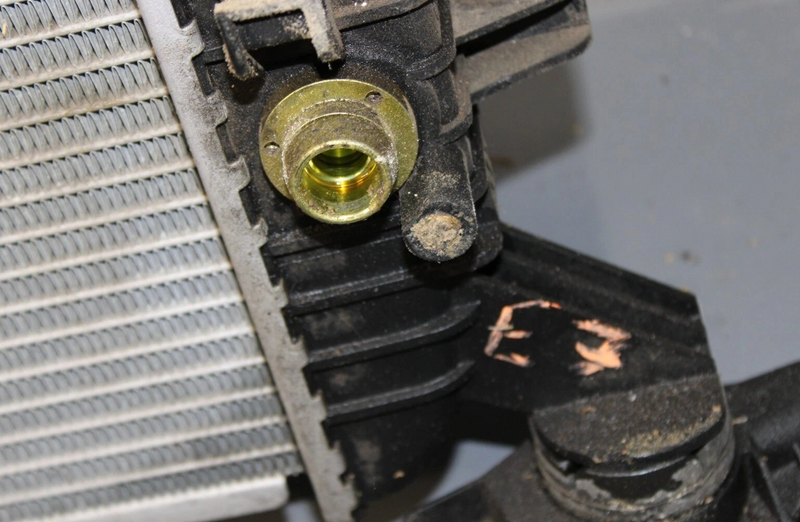 Load image into Gallery viewer, 09-16 Audi A4 2.0L Engine Motor Cooling Coolant Radiator 8K0121251 Oem
