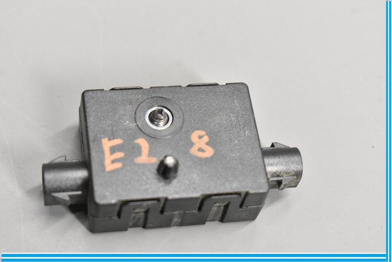 Load image into Gallery viewer, 12-15 BMW E84 X1 Aerial Antenna Amplifier Diversity Module Oem
