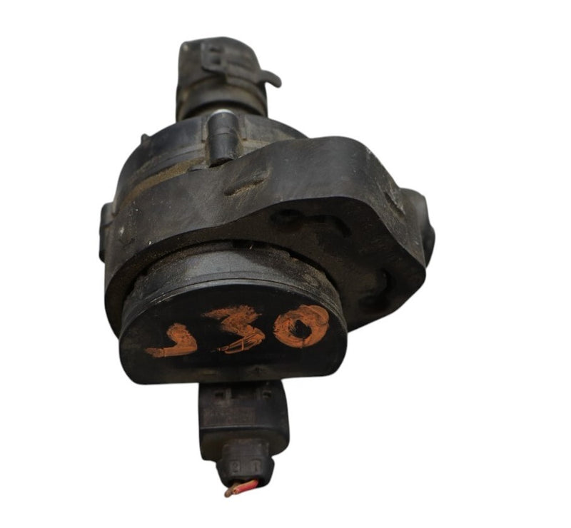 Load image into Gallery viewer, 06-15 Mercedes W204 C250 C300 Heating and Ventilation Auxiliary Water Pump Oem

