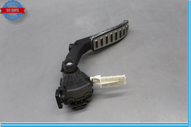 Load image into Gallery viewer, 11-18 Porsche Cayenne Gas Throttle Pedal Accelerator 7L0723507 Oem
