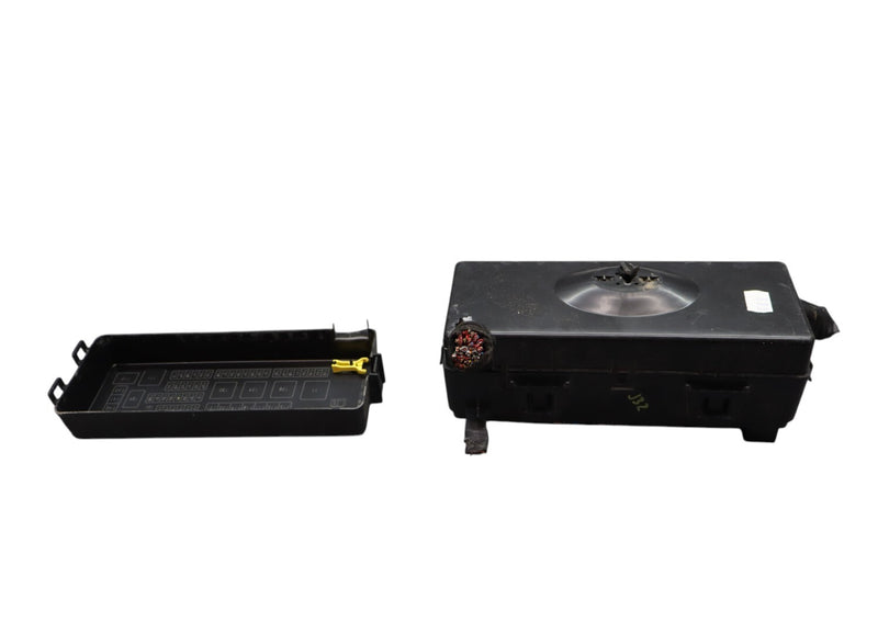 Load image into Gallery viewer, 14-17 Maserati Ghibli Rear Power Distribution Fuse Relay Box 670109664 Oem
