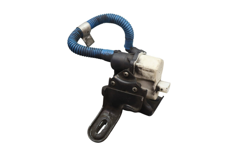 Load image into Gallery viewer, 14-20 Maserati Ghibli M157 Fuel Vapor Leak Detection Pump 670002246 Oem
