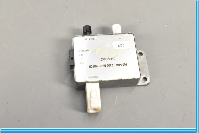 Load image into Gallery viewer, 00-06 Mercedes W220 S500 Rear Antenna Amplifier AMP Booster Module OEM
