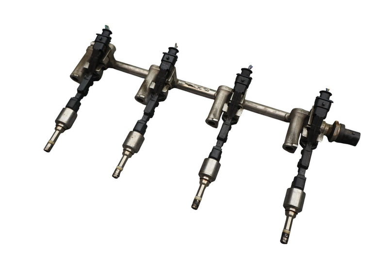 Load image into Gallery viewer, 10-14 Land Rover Range Rover Sport Right Side Fuel Injection Rail Line Oem
