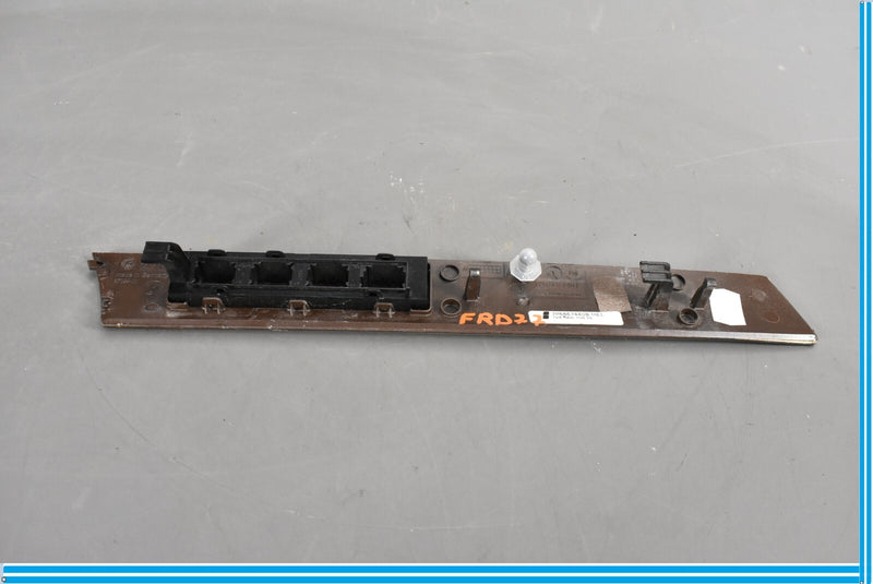 Load image into Gallery viewer, 2012 Volkswagen Touareg Front Right Passenger Side Seat Door Panel Trim Oem
