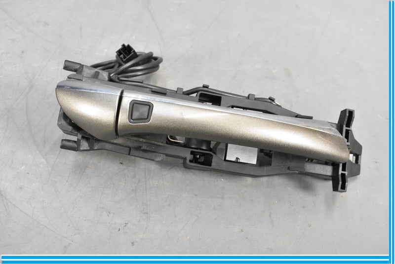 Load image into Gallery viewer, 06-11 Mercedes W219 CLS550 Front Right Passenger Exterior Door Lock Handle Oem
