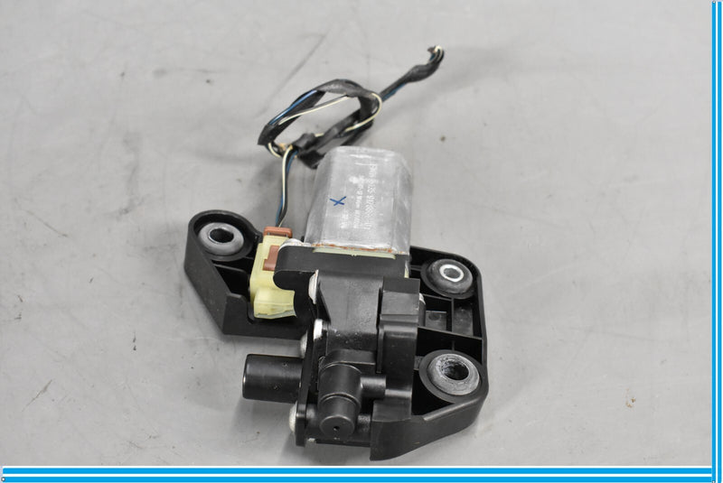 Load image into Gallery viewer, 09-15 BMW 750i 750Li F01 Rear Left Driver Side Door Window Sun Shade Motor Oem
