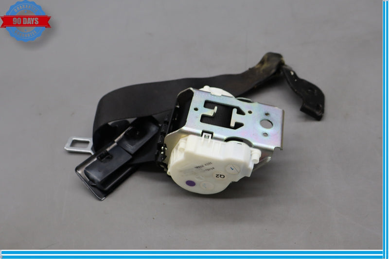 Load image into Gallery viewer, 10-16 Mercedes E350 CLS550 Rear Center Seat Belt Retractor Black Oem
