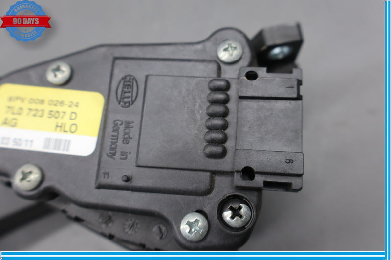 Load image into Gallery viewer, 11-18 Volkswagen VW Touareg Front Lower Gas Acceleration Pedal 7L0723507D Oem
