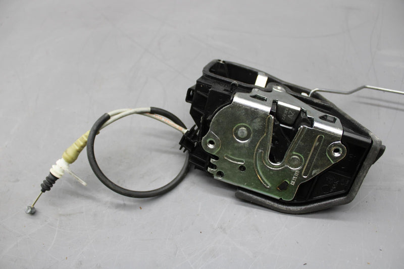 Load image into Gallery viewer, 11-16 BMW 528i 535i 550i xDrive Rear Right Side Door Lock Latch Assembly Oem
