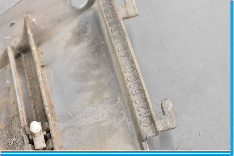 Load image into Gallery viewer, 90-02 Mercedes R129 SL500 300SL Left Driver Side Quarter Panel Trim Oem

