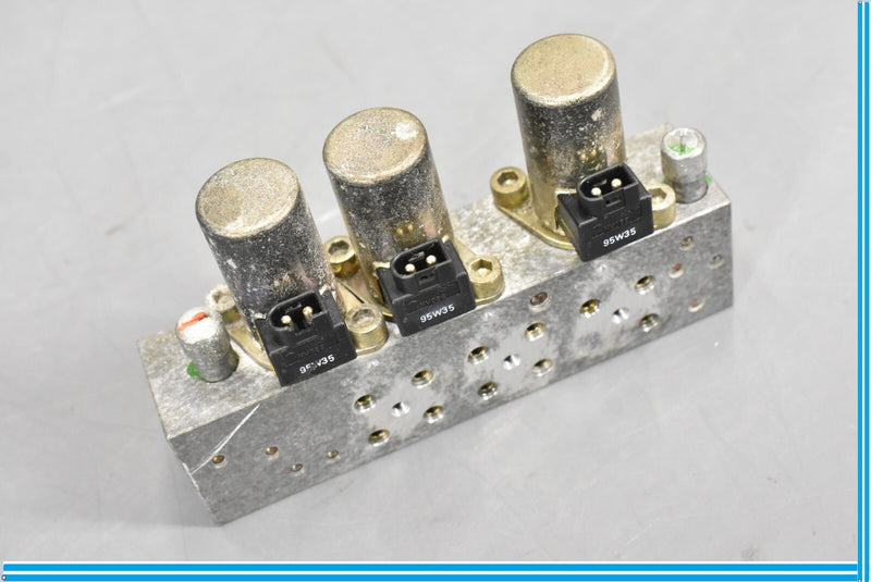 Load image into Gallery viewer, 90-02 Mercedes R129 SL320 Left Driver Side Convertible Top Hydraulic Valve Oem
