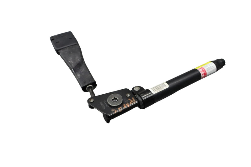 Load image into Gallery viewer, 15-20 Hyundai Genesis Front Right Passenger Side Seat Belt Seatbelt Buckle Oem
