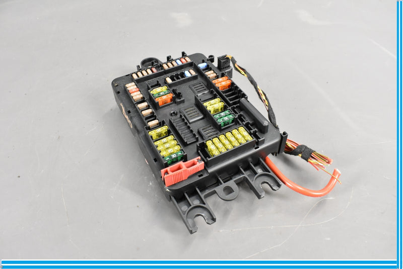 Load image into Gallery viewer, 12-18 BMW 320i 328i F30 Fuse Box Relay Computer Control Module ECU Oem
