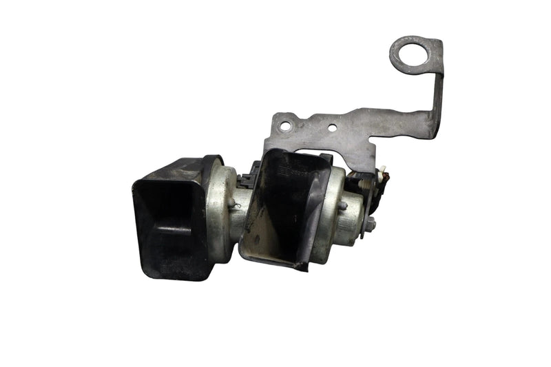 Load image into Gallery viewer, 10-12 Audi A3 A3 Quattro Hight &amp;Low Tone Alarm Sound Siren Horn 55806AM80S Oem
