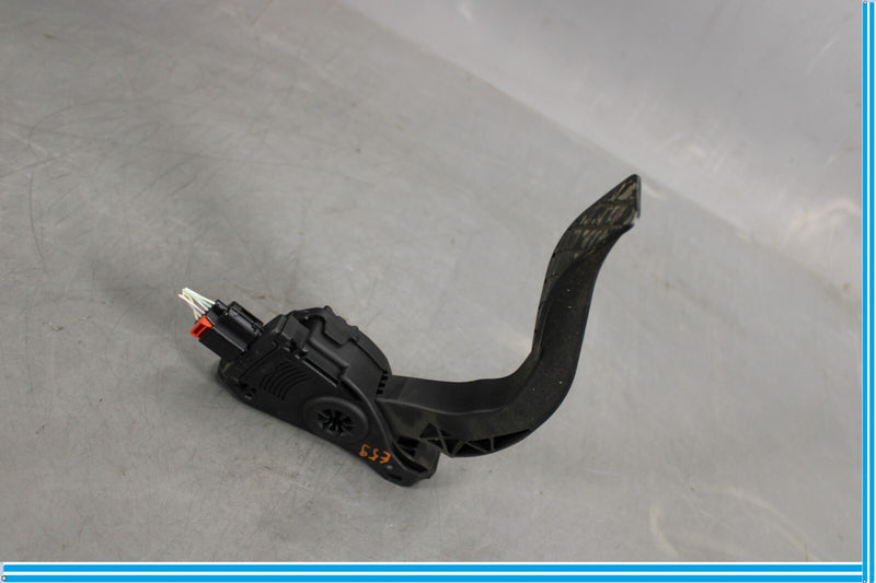 Load image into Gallery viewer, 11-17 Audi A8 Quattro Front Gas Accelerator Throttle Pedal Oem
