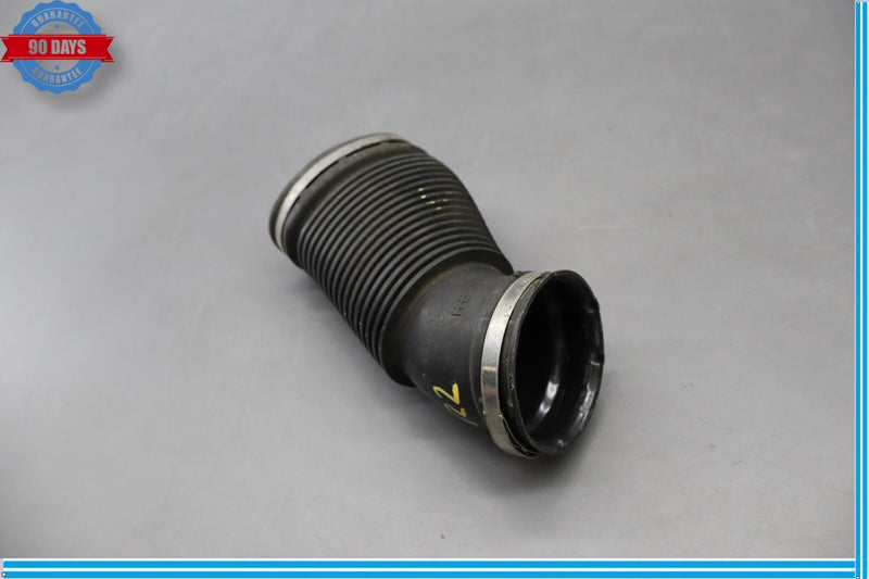 Load image into Gallery viewer, 10-12 Land Rover Range Rover HSE Passenger Side Air Intake Tube 1037120 Oem
