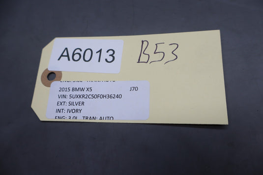 14-18 BMW X5  F15 Rear Center Seat Belt Buckle / Receiver 7318063 Oem