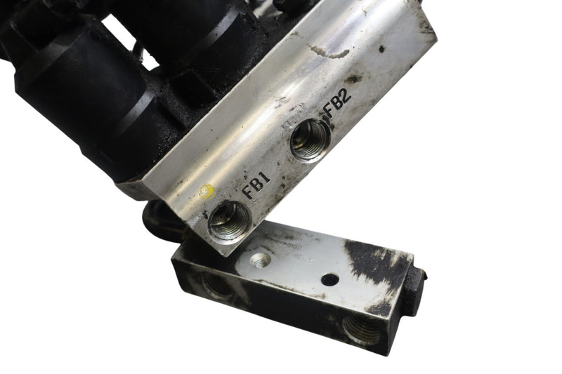 Load image into Gallery viewer, 03-06 Mercedes R230 SL500 SL600 Front Hydraulic Suspension Valve Block Oem
