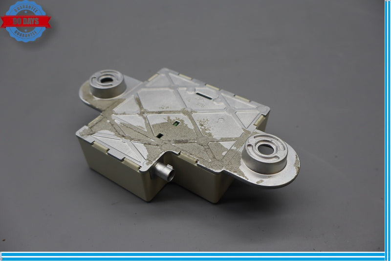 Load image into Gallery viewer, 09-15 BMW 750i 750Li Antenna Amplifier Control Module Unit 6935024-01 Oem
