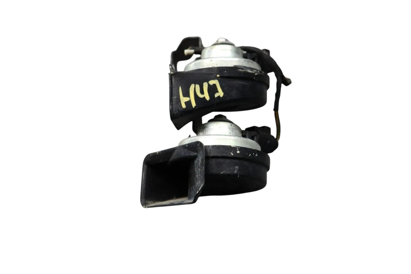 Load image into Gallery viewer, 10-12 Audi A3 A3 Quattro Hight &amp;Low Tone Alarm Sound Siren Horn 55806AM80S Oem
