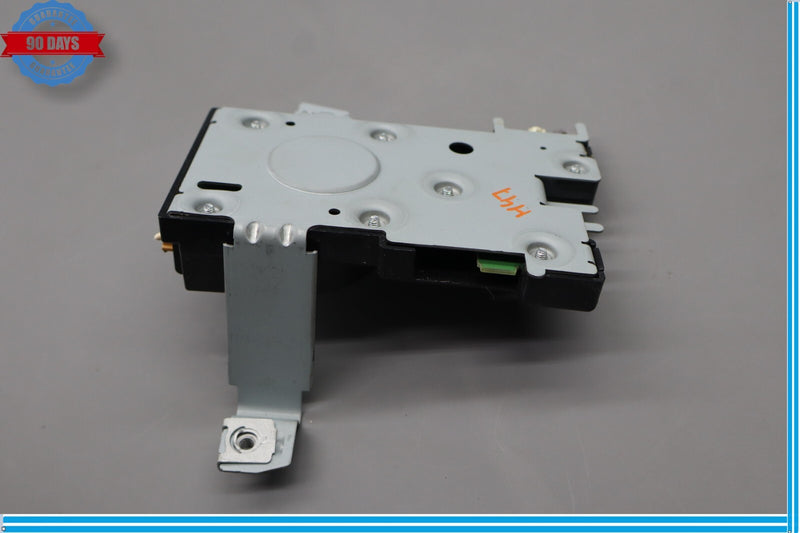 Load image into Gallery viewer, 08-13 Audi A3 A3 Quattro Left Lower Radio Antenna Booster AMP Amplifier Oem
