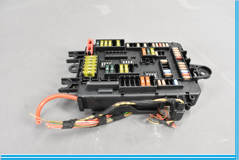 Load image into Gallery viewer, 12-18 BMW 320i 328i F30 Fuse Box Relay Computer Control Module ECU Oem
