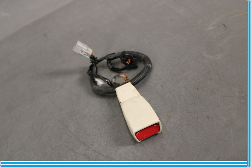 Load image into Gallery viewer, 02-05 Lexus SC430 Front Right Passenger Side Seat Belt Buckle Receiver Oem
